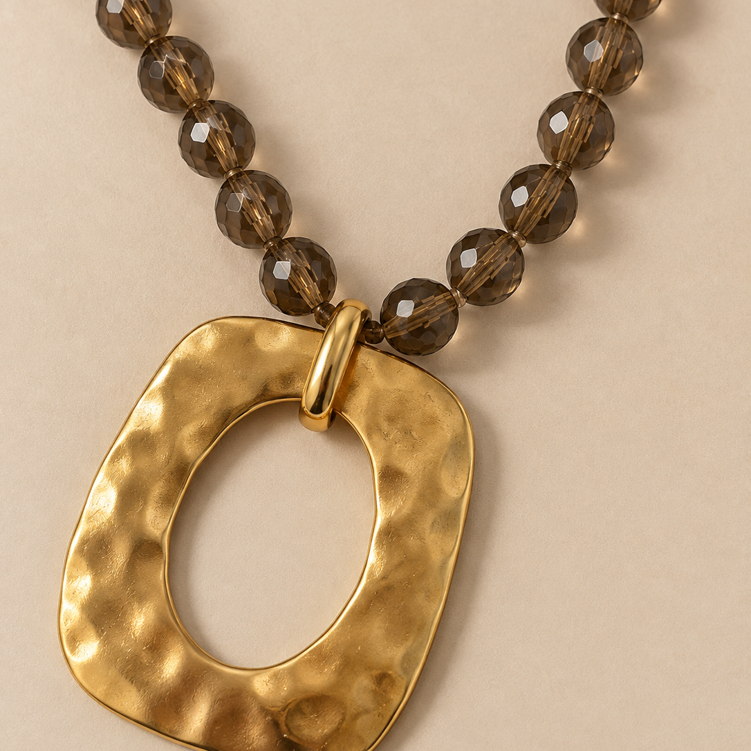 Collar Vela puesto - Alma de Plata