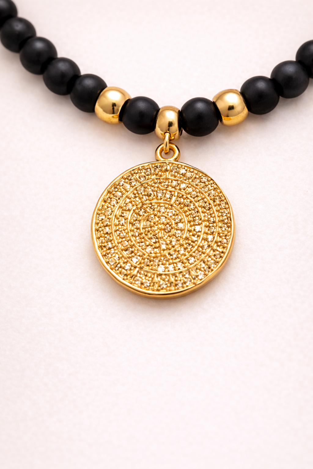 COLLAR MEDALLÓN EBONY