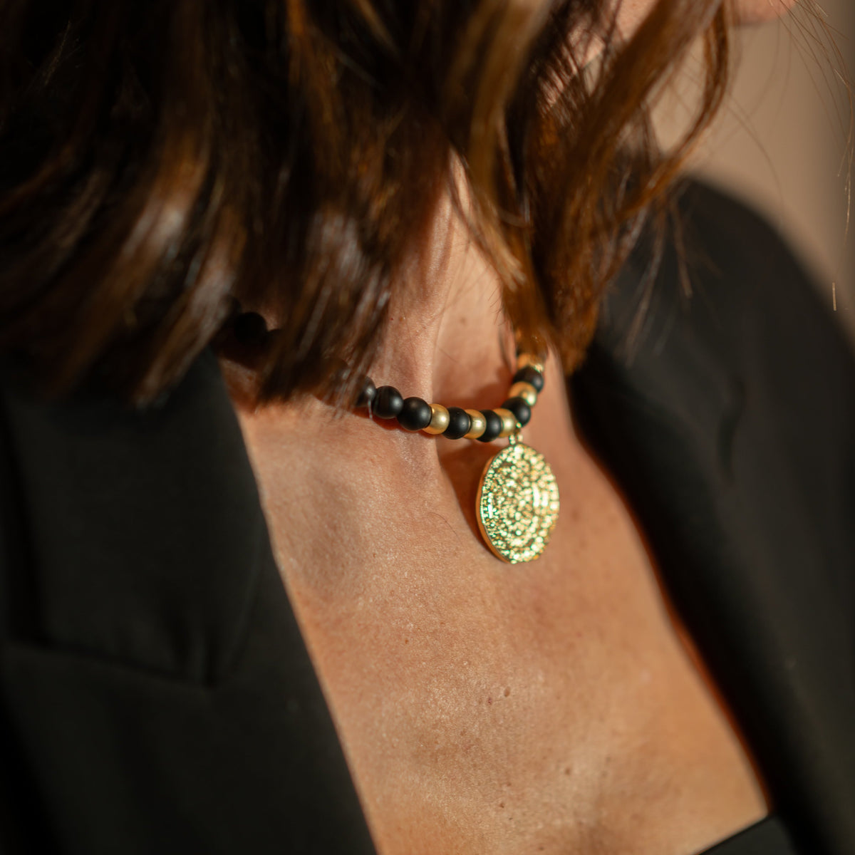 COLLAR MEDALLÓN EBONY